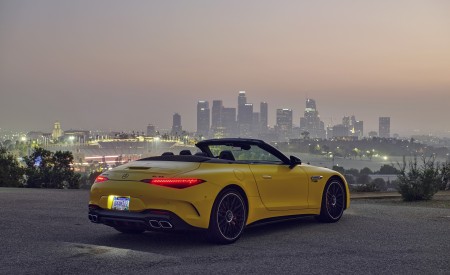 2022 Mercedes-AMG SL 63 4Matic+ US version Rear Three-Quarter Wallpapers 450x275 (24)