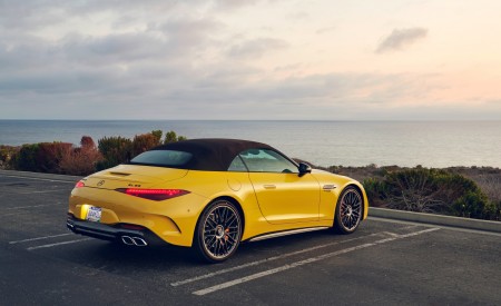 2022 Mercedes-AMG SL 63 4Matic+ US version Rear Three-Quarter Wallpapers 450x275 (21)