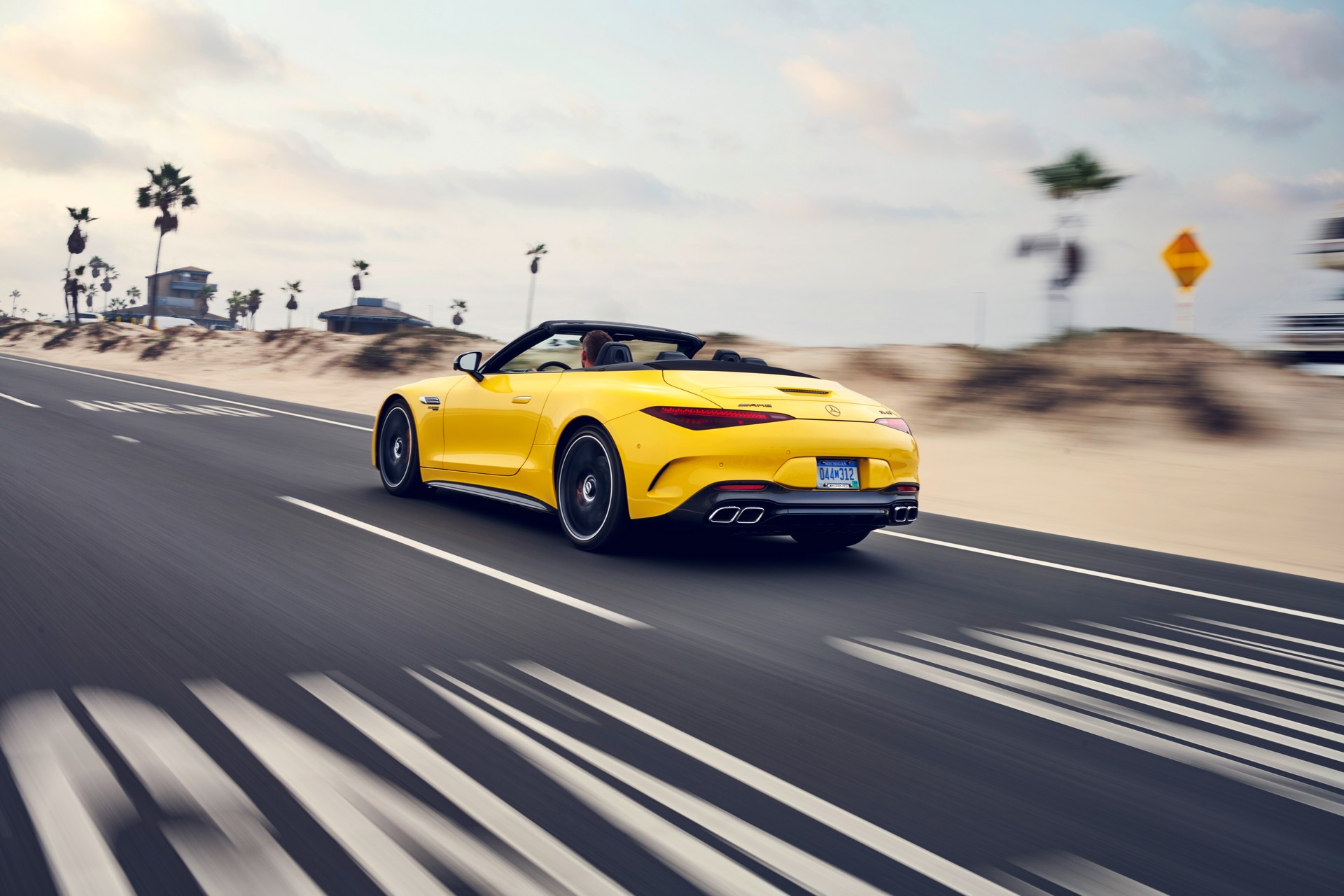 2022 Mercedes-AMG SL 63 4Matic+ (US-Spec) Rear Three-Quarter Wallpapers (5)