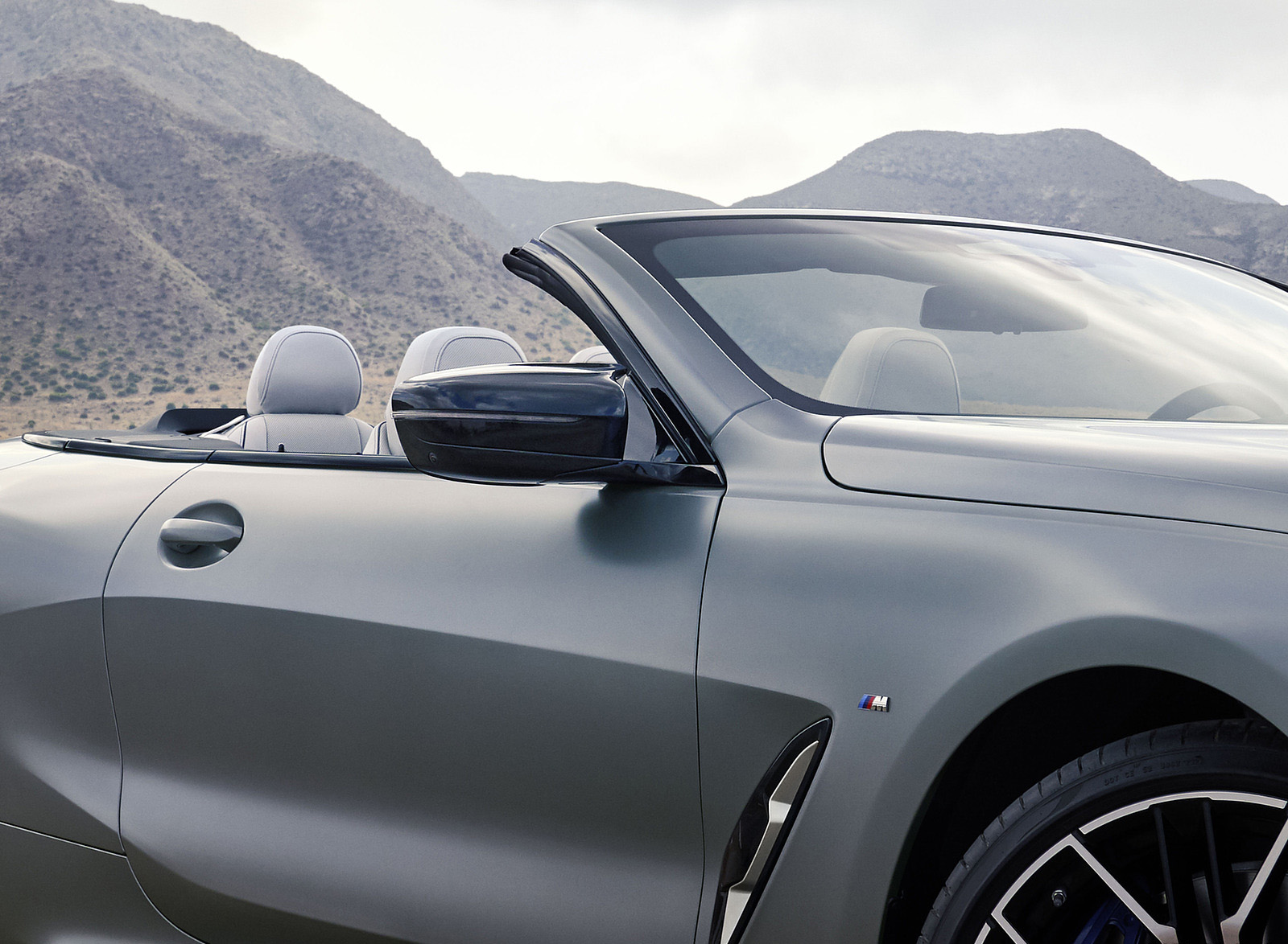 2023 BMW 8 Series Convertible Detail Wallpapers #16 of 28