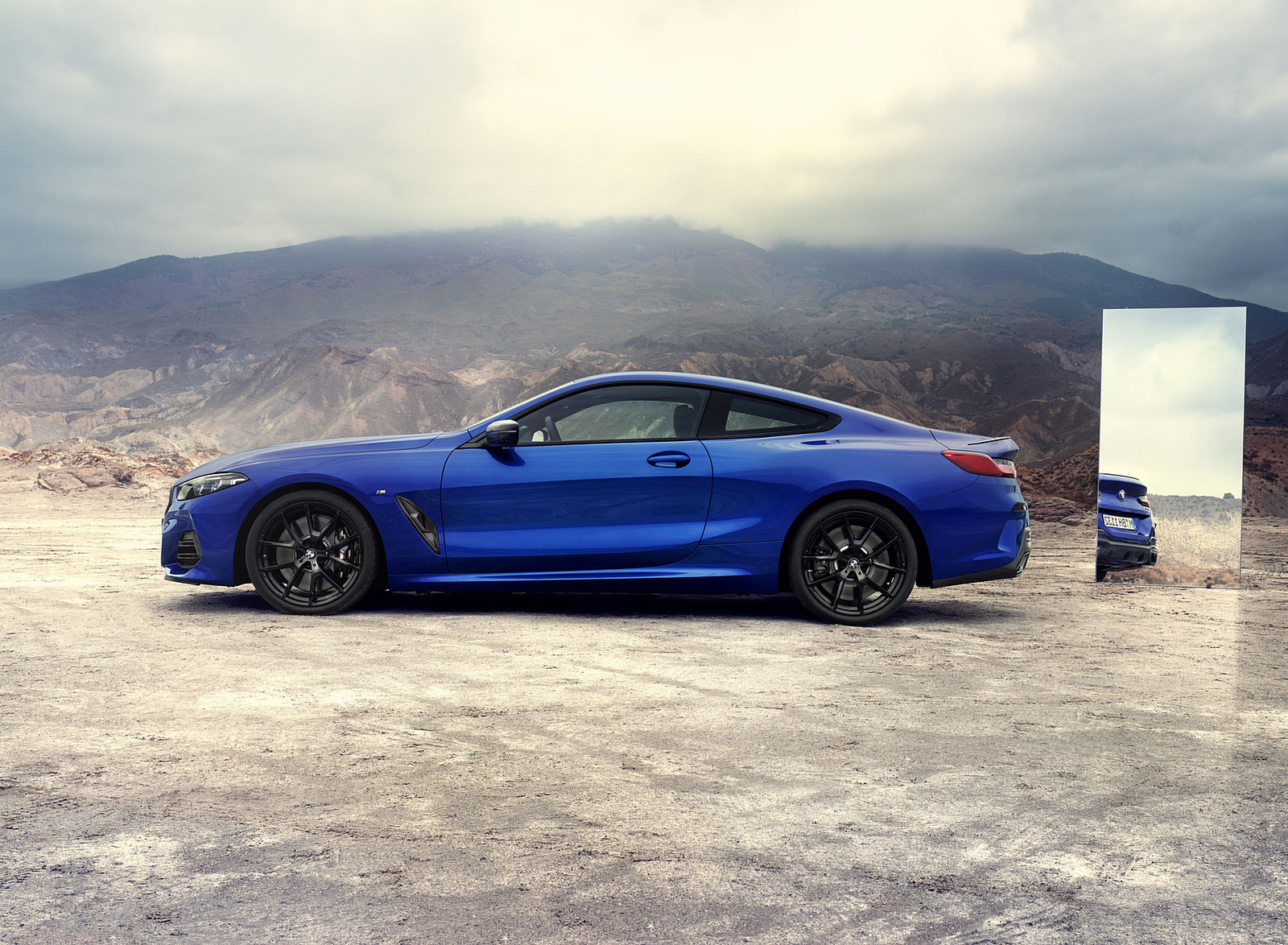 2023 BMW 8 Series Coupe Side Wallpapers  (7)