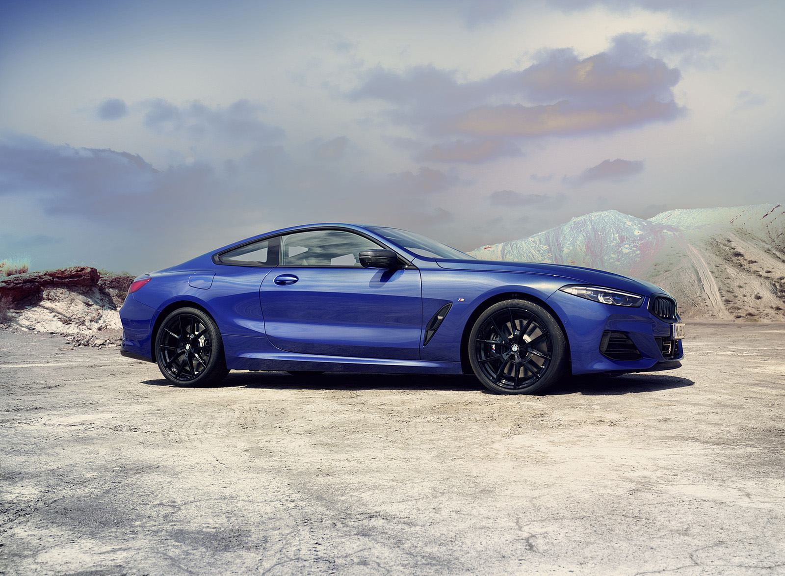 2023 BMW 8 Series Coupe Side Wallpapers  (6)