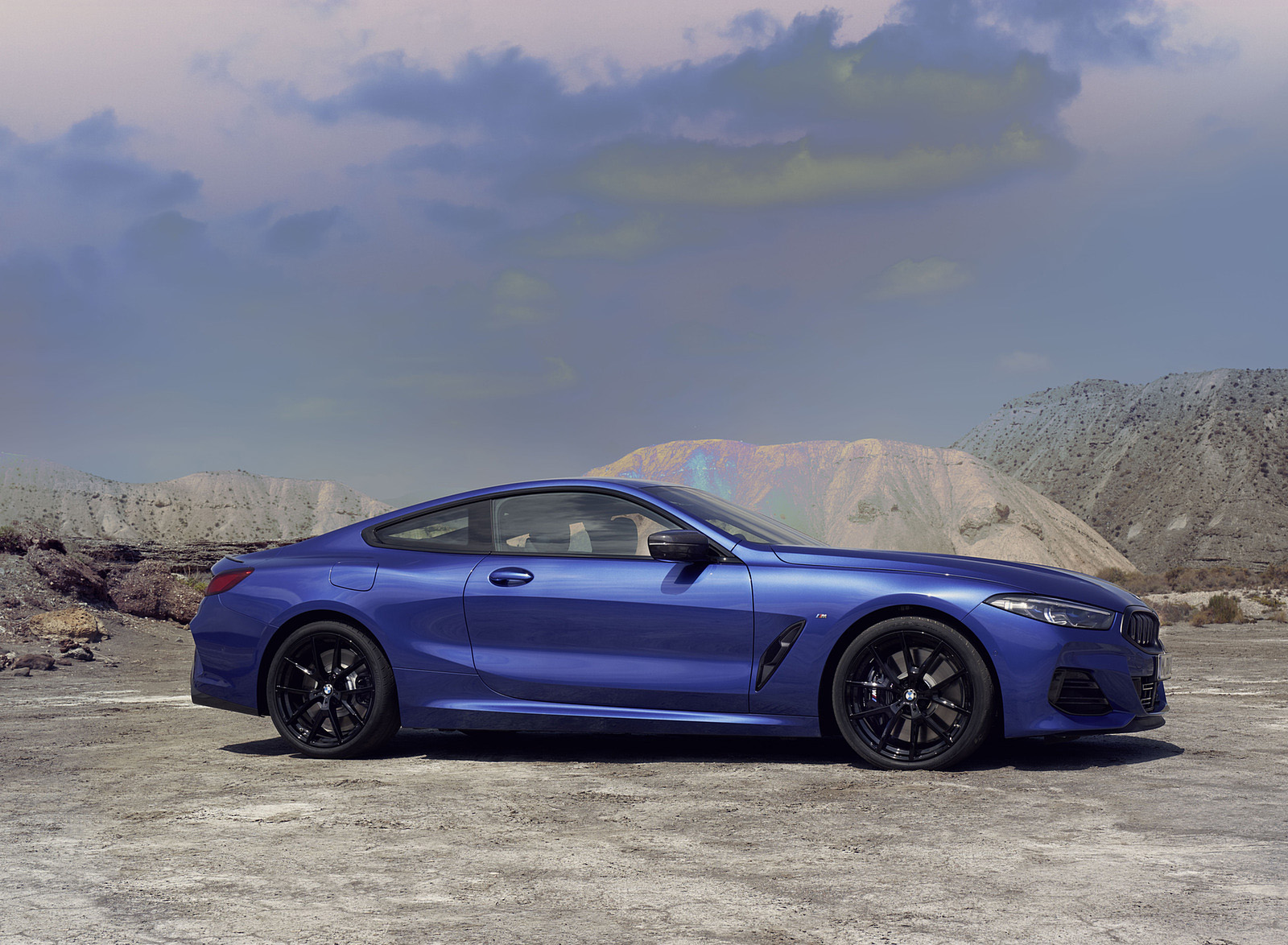 2023 BMW 8 Series Coupe Side Wallpapers (5)