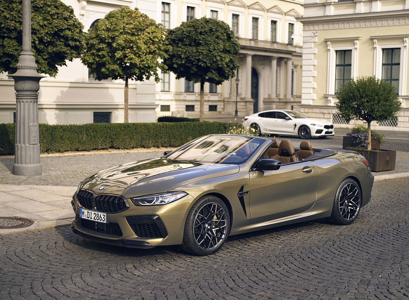 2023 BMW M8 Competition Convertible Front Three-Quarter Wallpapers (9)