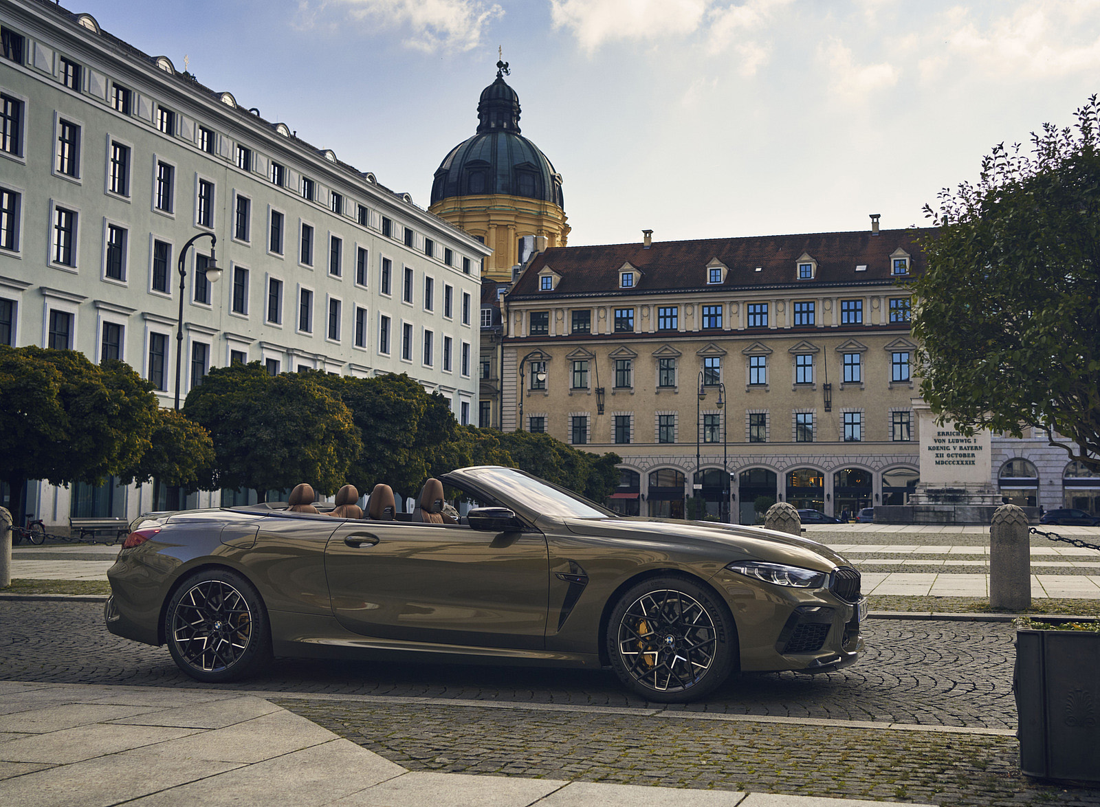 2023 BMW M8 Competition Convertible Side Wallpapers (12)