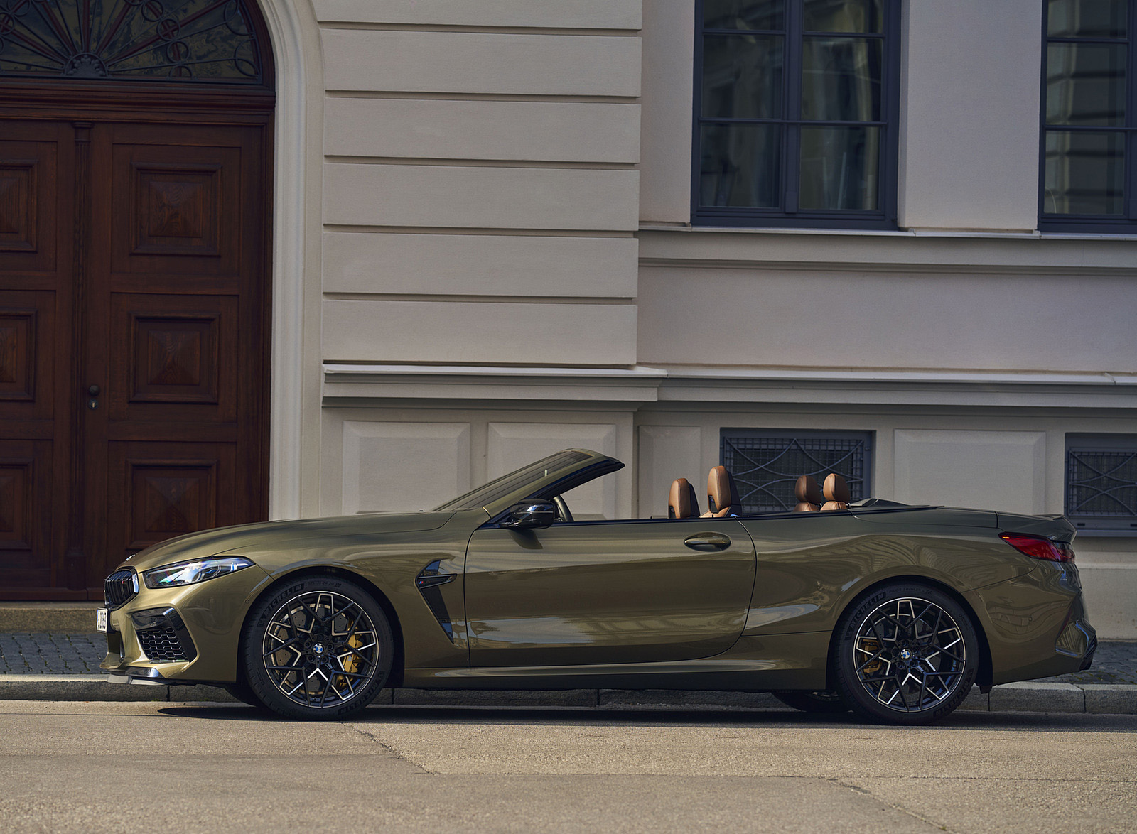 2023 BMW M8 Competition Convertible Side Wallpapers (13)