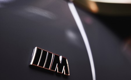 2023 BMW iX M60 Badge Wallpapers 450x275 (145)