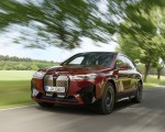 2023 BMW iX M60 (Color: Aventurine Red) Front Three-Quarter Wallpapers 150x120 (54)