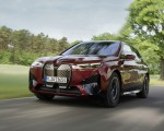 2023 BMW iX M60 (Color: Aventurine Red) Front Three-Quarter Wallpapers 150x120 (53)