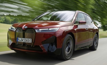 2023 BMW iX M60 (Color: Aventurine Red) Front Three-Quarter Wallpapers 450x275 (51)