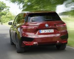 2023 BMW iX M60 (Color: Aventurine Red) Rear Wallpapers 150x120 (58)