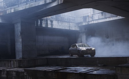 2023 BMW iX M60 Front Three-Quarter Wallpapers 450x275 (164)