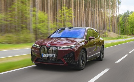 2023 BMW iX M60 Front Three-Quarter Wallpapers 450x275 (2)