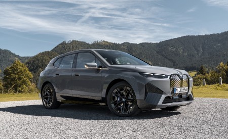 2023 BMW iX M60 Front Three-Quarter Wallpapers  450x275 (146)