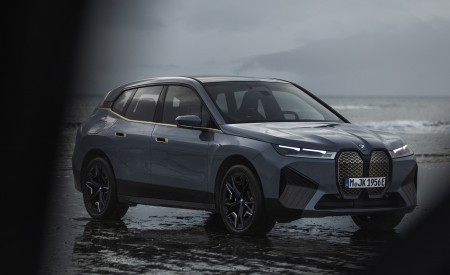 2023 BMW iX M60 Front Three-Quarter Wallpapers 450x275 (118)