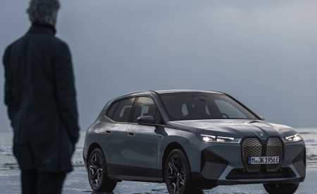 2023 BMW iX M60 Front Three-Quarter Wallpapers 450x275 (117)