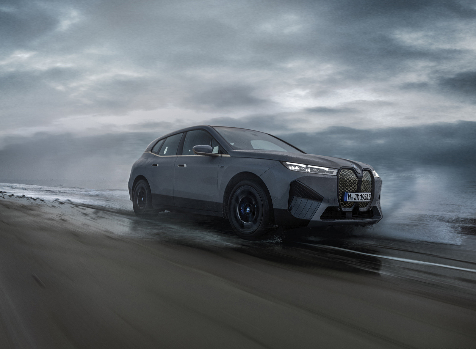 2023 BMW iX M60 Front Three-Quarter Wallpapers  (1)