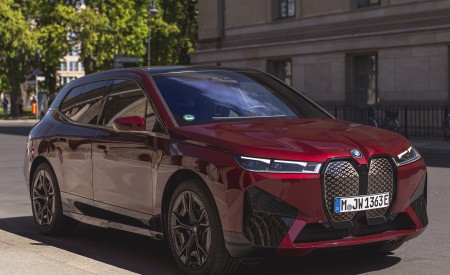 2023 BMW iX M60 Front Three-Quarter Wallpapers 450x275 (65)