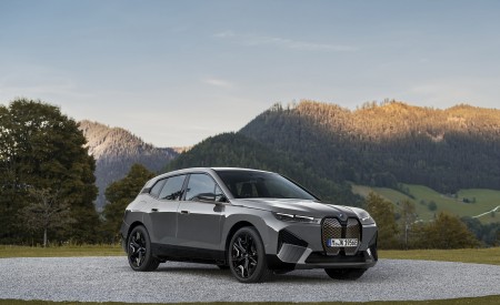 2023 BMW iX M60 Front Three-Quarter Wallpapers 450x275 (148)