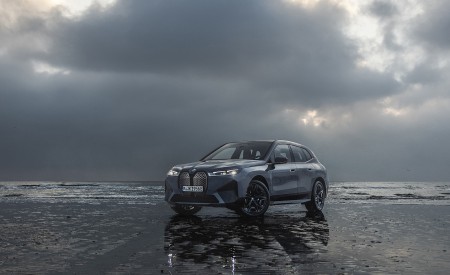 2023 BMW iX M60 Front Three-Quarter Wallpapers 450x275 (119)