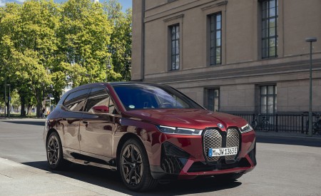 2023 BMW iX M60 Front Three-Quarter Wallpapers 450x275 (64)