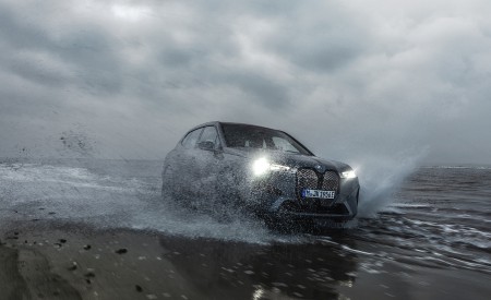 2023 BMW iX M60 Front Three-Quarter Wallpapers 450x275 (108)