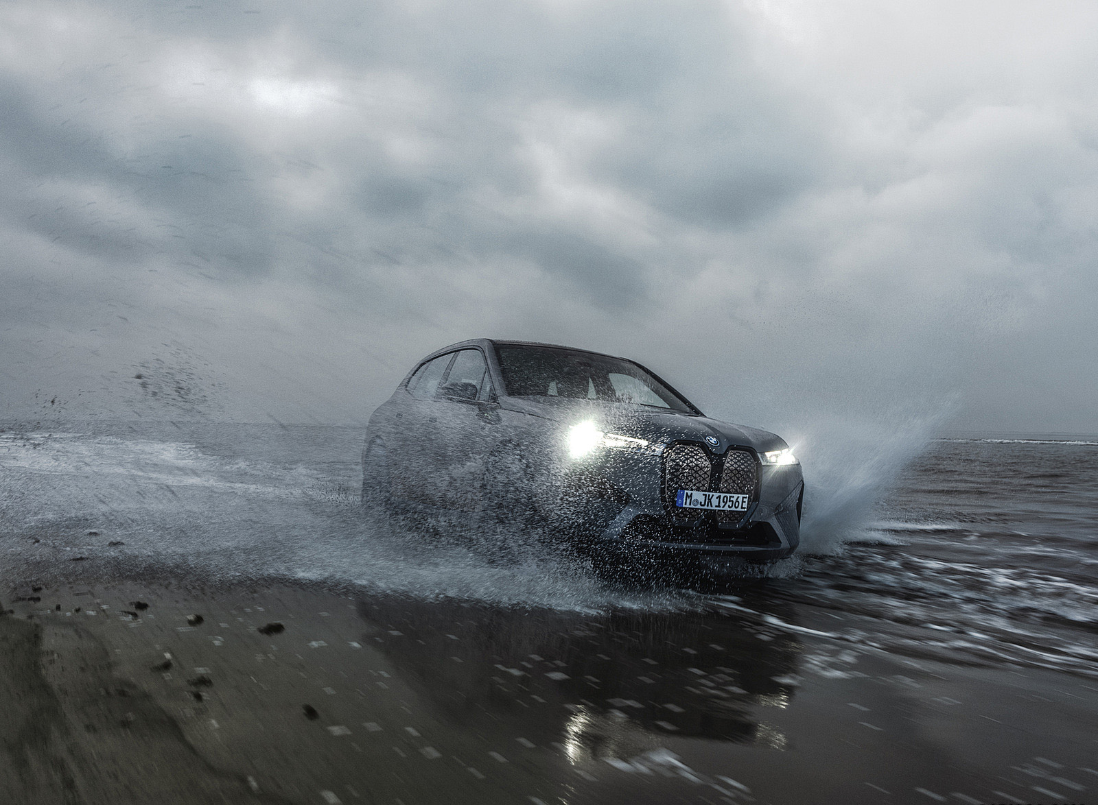 2023 BMW iX M60 Front Three-Quarter Wallpapers (5)