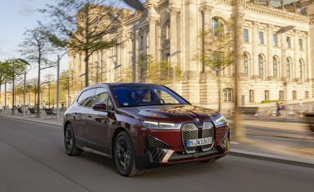 2023 BMW iX M60 Front Three-Quarter Wallpapers 450x275 (62)