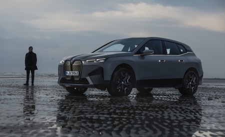 2023 BMW iX M60 Front Three-Quarter Wallpapers 450x275 (122)