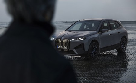 2023 BMW iX M60 Front Three-Quarter Wallpapers  450x275 (123)