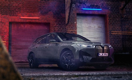 2023 BMW iX M60 Front Three-Quarter Wallpapers 450x275 (142)