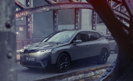 2023 BMW iX M60 Front Three-Quarter Wallpapers 450x275 (137)