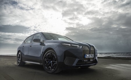 2023 BMW iX M60 Front Three-Quarter Wallpapers 450x275 (126)