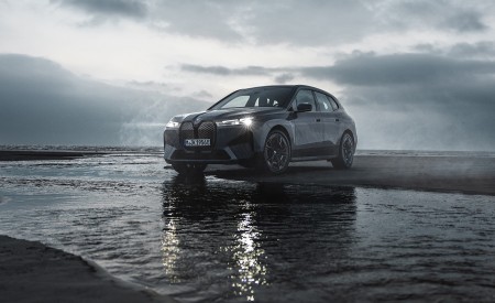 2023 BMW iX M60 Front Three-Quarter Wallpapers 450x275 (113)