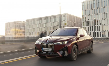 2023 BMW iX M60 Front Three-Quarter Wallpapers 450x275 (19)