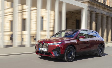 2023 BMW iX M60 Front Three-Quarter Wallpapers 450x275 (12)