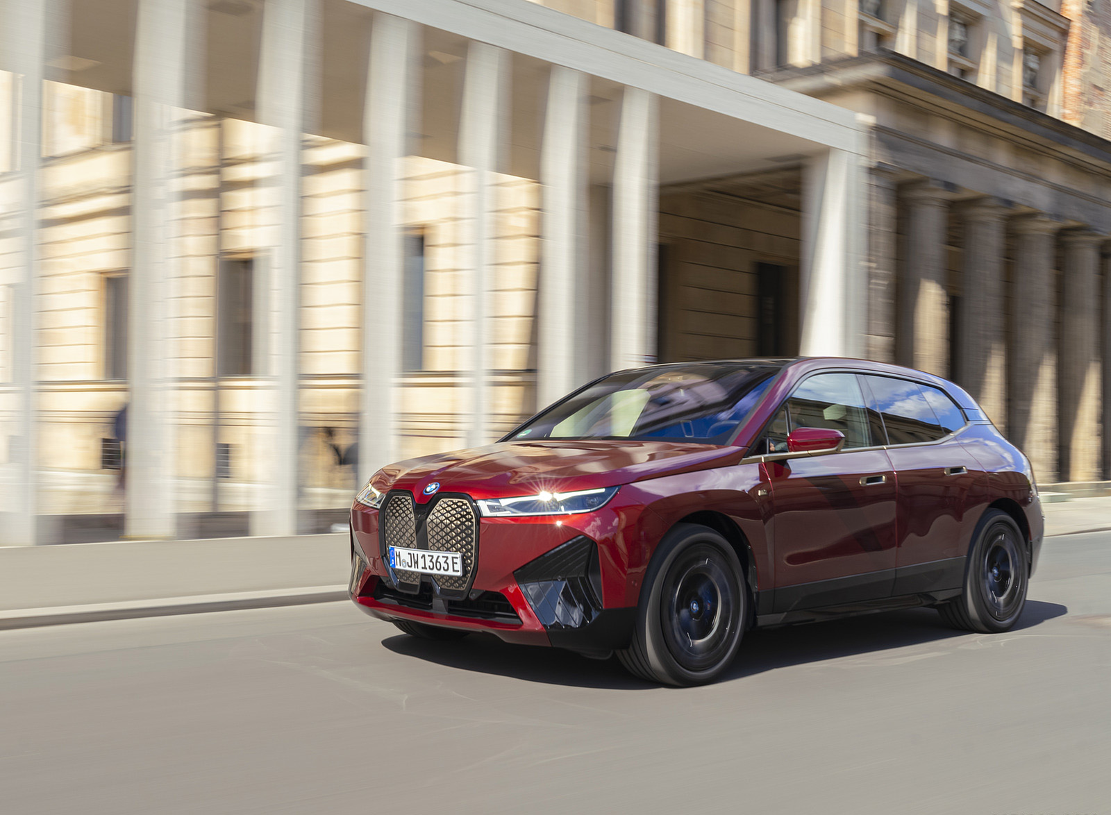 2023 BMW iX M60 Front Three-Quarter Wallpapers (12)