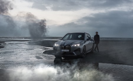 2023 BMW iX M60 Front Wallpapers  450x275 (112)