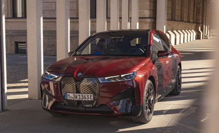 2023 BMW iX M60 Front Wallpapers 450x275 (69)