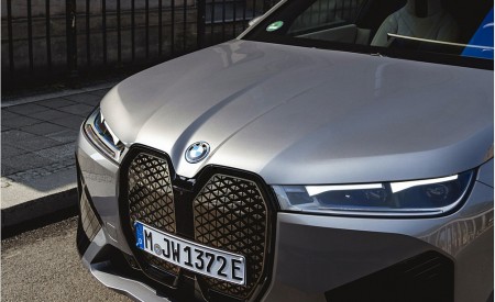 2023 BMW iX M60 Front Wallpapers 450x275 (32)