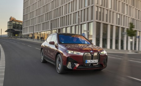 2023 BMW iX M60 Front Wallpapers 450x275 (16)