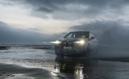 2023 BMW iX M60 Front Wallpapers 450x275 (111)