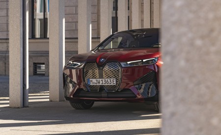 2023 BMW iX M60 Front Wallpapers 450x275 (89)