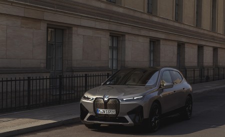 2023 BMW iX M60 Front Wallpapers 450x275 (29)