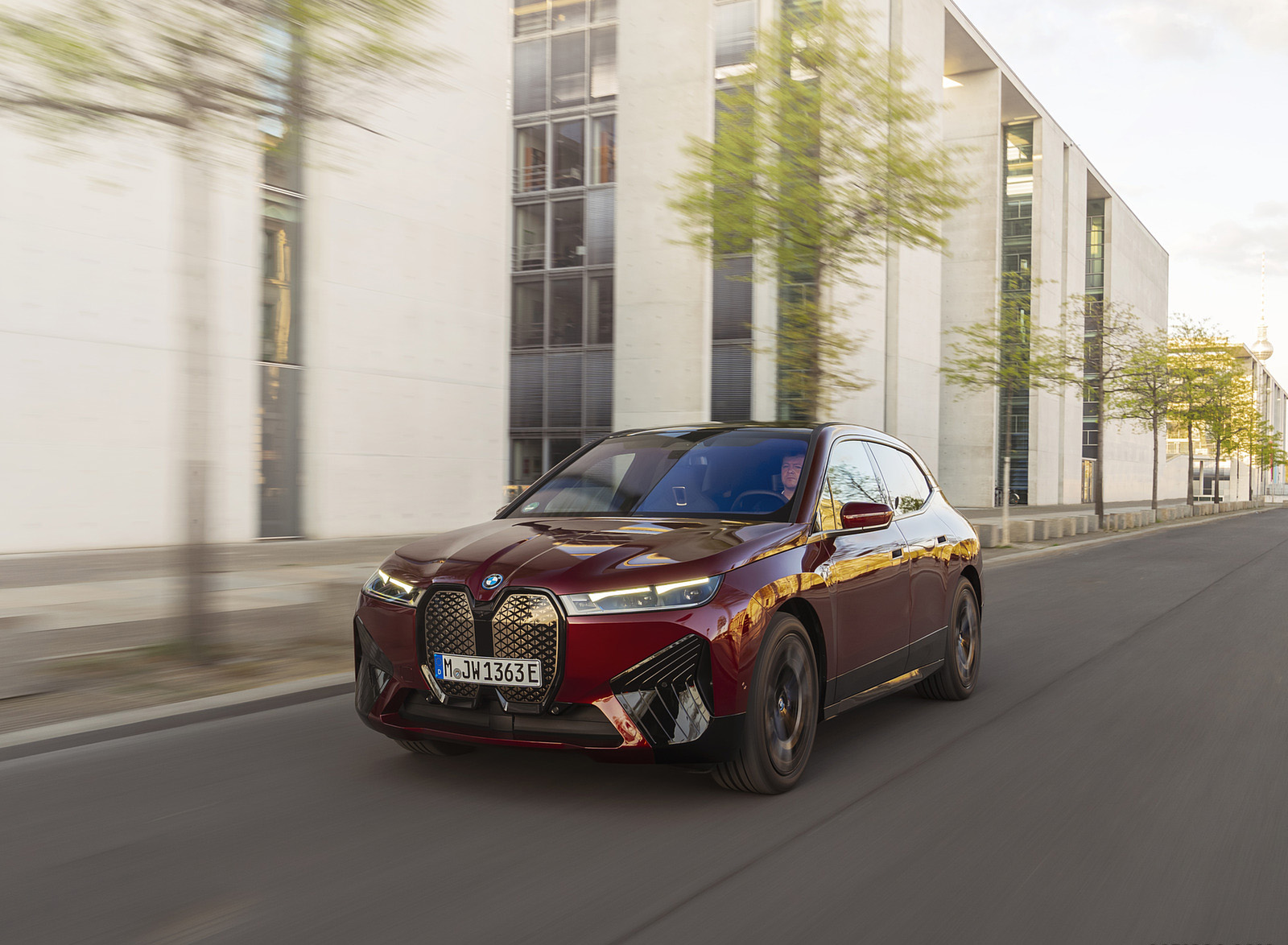 2023 BMW iX M60 Front Wallpapers (13)