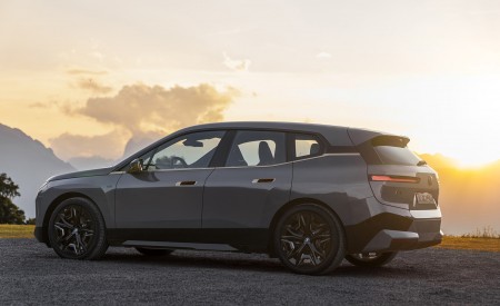2023 BMW iX M60 Rear Three-Quarter Wallpapers 450x275 (151)