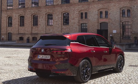 2023 BMW iX M60 Rear Three-Quarter Wallpapers 450x275 (72)