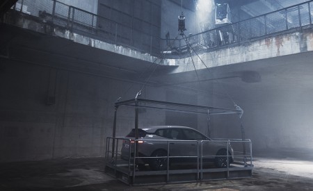 2023 BMW iX M60 Rear Three-Quarter Wallpapers 450x275 (171)