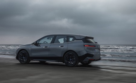 2023 BMW iX M60 Rear Three-Quarter Wallpapers 450x275 (124)