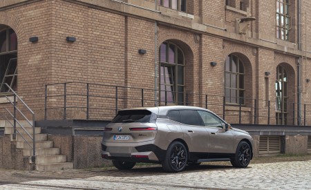 2023 BMW iX M60 Rear Three-Quarter Wallpapers 450x275 (31)